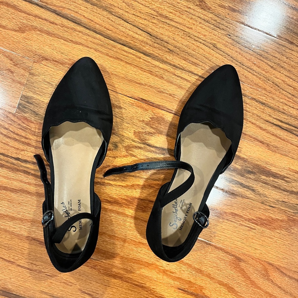 Seychelles Black Pointed Flats